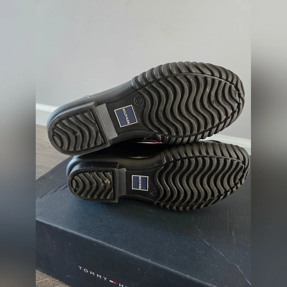Tommy Hilfiger stylish black